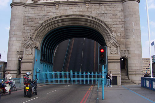 tower_bridge_opening.jpg